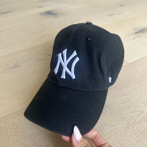 Yankees Hat - Picture 2 of 6